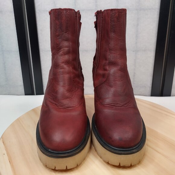 FREE PEOPLE Cheslea Cherry Chocolate Leather Lug Ankle Boots Women EU39 / US8.5 - Picture 4 of 16